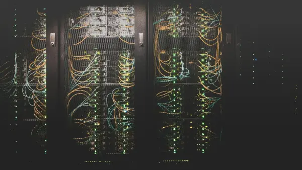 Egen server vs hyra spelserver: De verkliga kostnaderna
